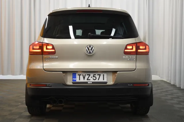 Ruskea Maastoauto, Volkswagen Tiguan – TVZ-571