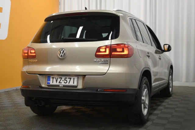 Ruskea Maastoauto, Volkswagen Tiguan – TVZ-571