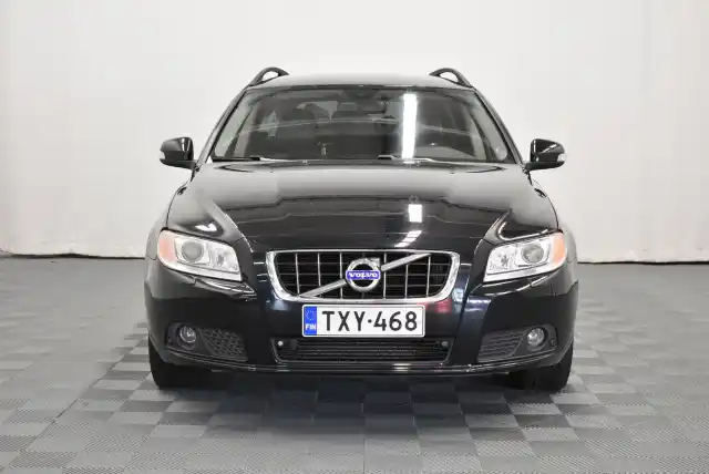 Musta Farmari, Volvo V70 – TXY-468