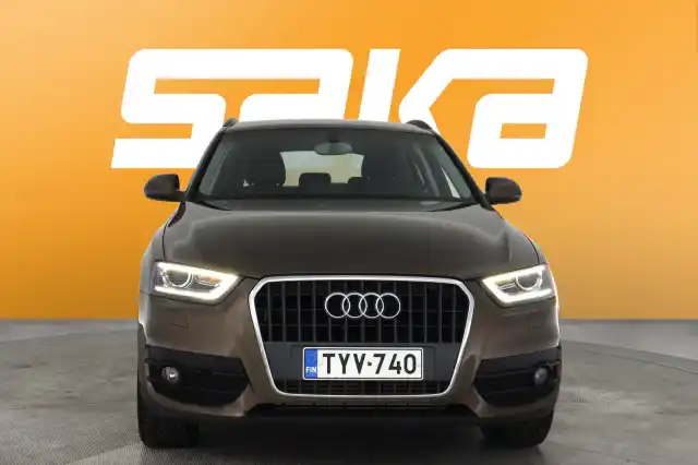 Ruskea (beige) Maastoauto, Audi Q3 – TYV-740