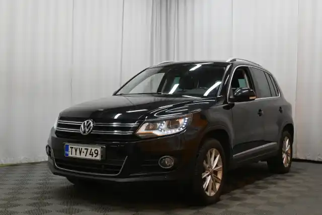 Musta Maastoauto, Volkswagen Tiguan – TYV-749