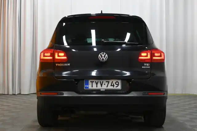 Musta Maastoauto, Volkswagen Tiguan – TYV-749