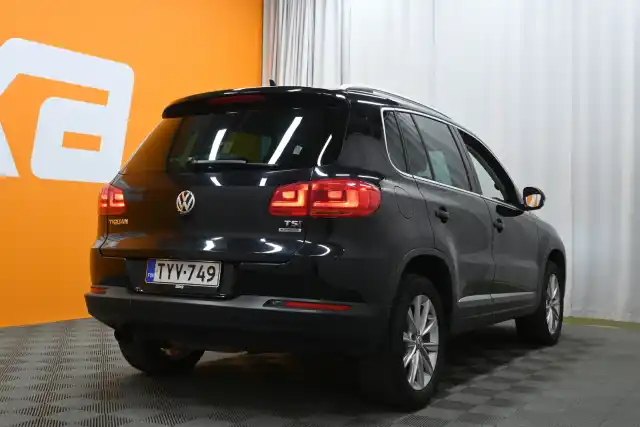 Musta Maastoauto, Volkswagen Tiguan – TYV-749