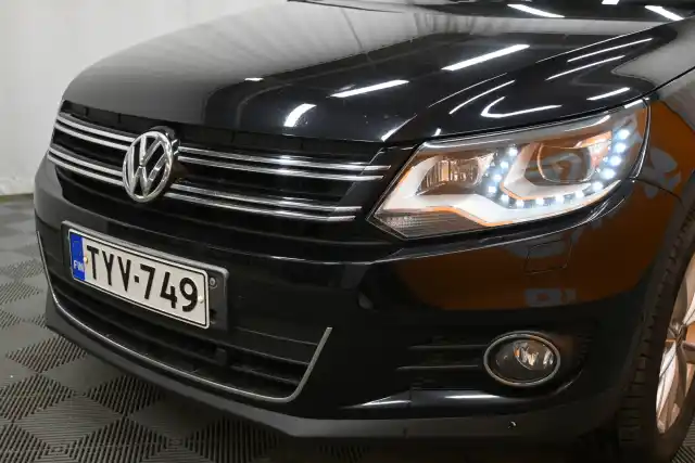 Musta Maastoauto, Volkswagen Tiguan – TYV-749