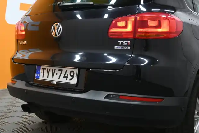 Musta Maastoauto, Volkswagen Tiguan – TYV-749