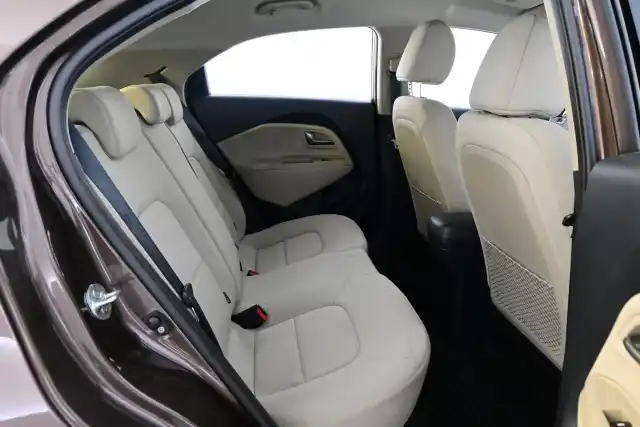 Ruskea Viistoperä, Kia Rio – TYX-564