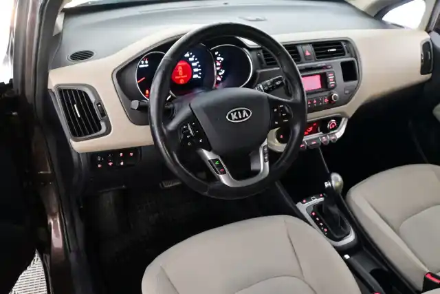 Ruskea Viistoperä, Kia Rio – TYX-564