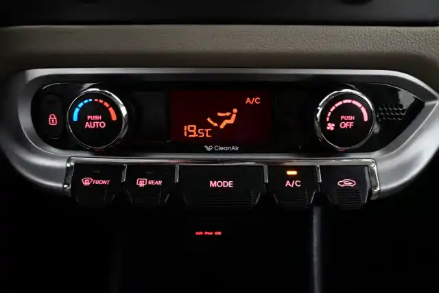 Ruskea Viistoperä, Kia Rio – TYX-564