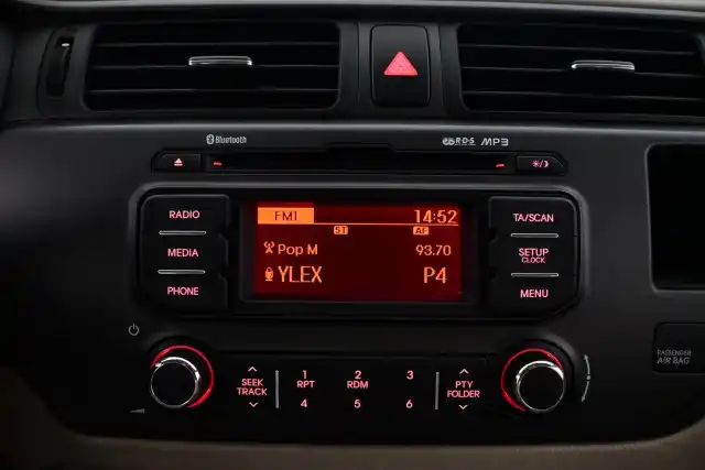 Ruskea Viistoperä, Kia Rio – TYX-564