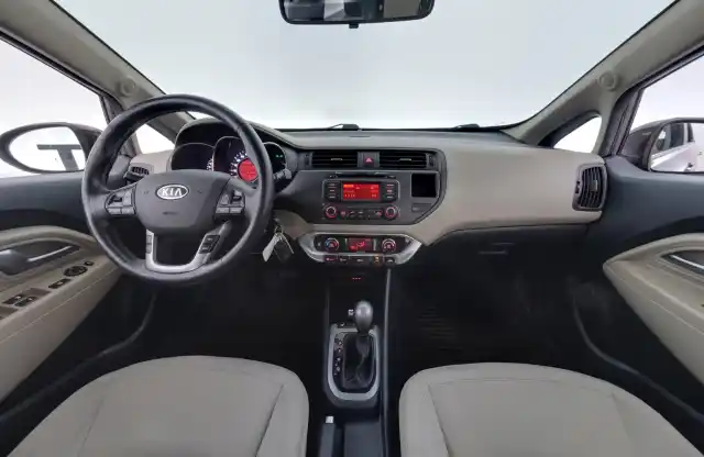 Ruskea Viistoperä, Kia Rio – TYX-564