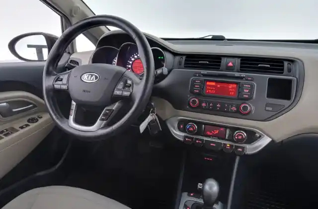 Ruskea Viistoperä, Kia Rio – TYX-564