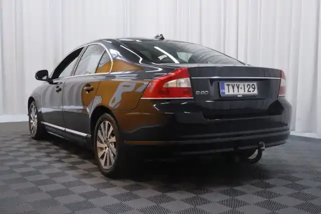 Musta Sedan, Volvo S80 – TYY-129