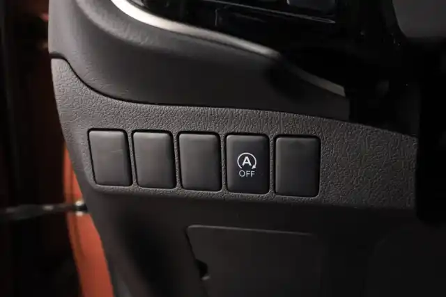 Ruskea Maastoauto, Mitsubishi Outlander – TYY-392