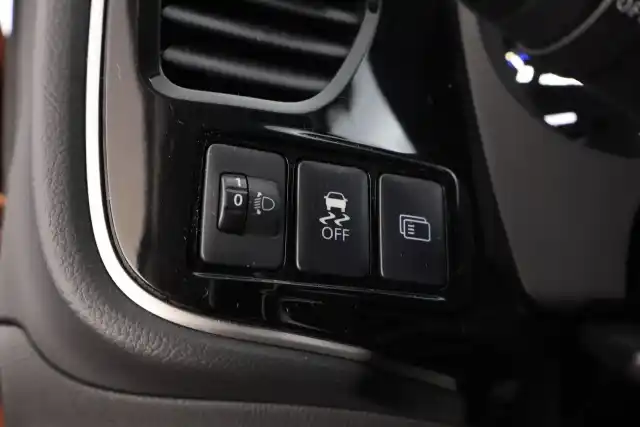 Ruskea Maastoauto, Mitsubishi Outlander – TYY-392