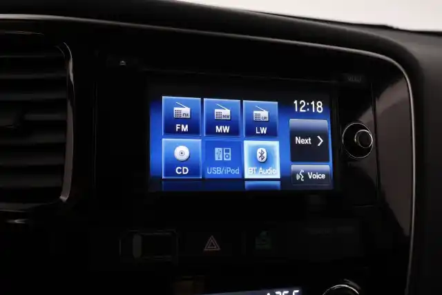 Ruskea Maastoauto, Mitsubishi Outlander – TYY-392
