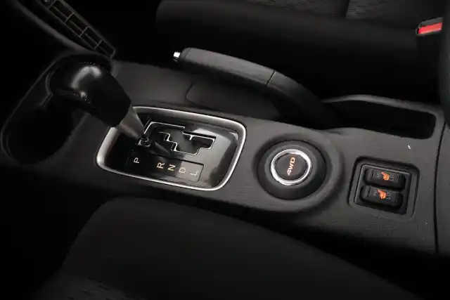 Ruskea Maastoauto, Mitsubishi Outlander – TYY-392