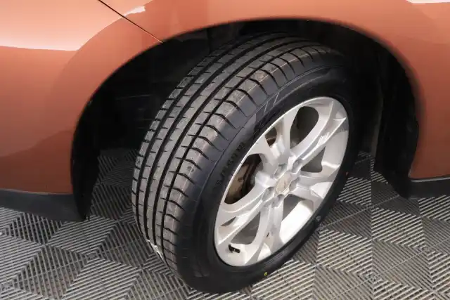 Ruskea Maastoauto, Mitsubishi Outlander – TYY-392
