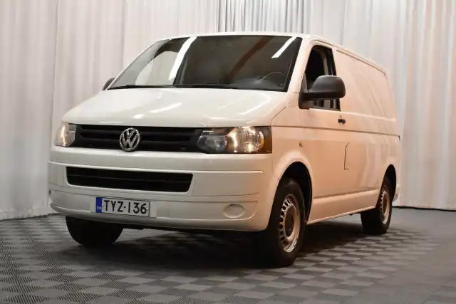 Valkoinen Pakettiauto, Volkswagen Transporter – TYZ-136