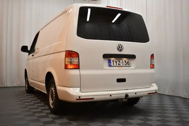 Valkoinen Pakettiauto, Volkswagen Transporter – TYZ-136