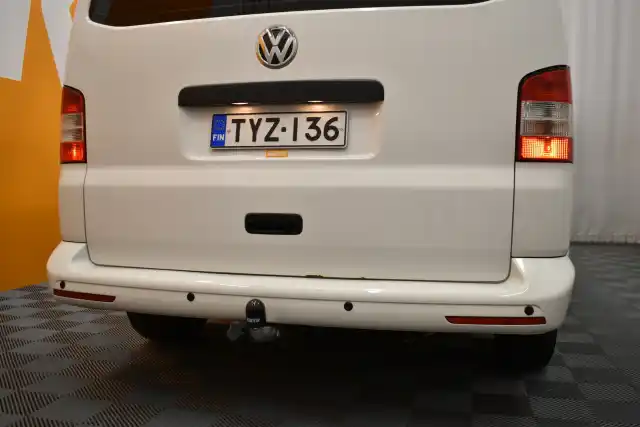 Valkoinen Pakettiauto, Volkswagen Transporter – TYZ-136