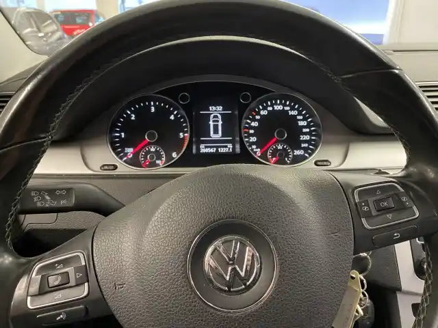 Musta Farmari, Volkswagen Passat – TYZ-219