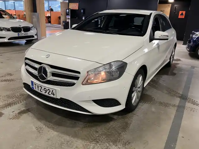 Valkoinen Viistoperä, Mercedes-Benz A – TYZ-924