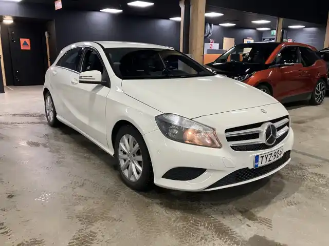 Valkoinen Viistoperä, Mercedes-Benz A – TYZ-924