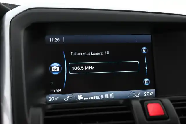 Valkoinen Maastoauto, Volvo XC60 – TZA-118