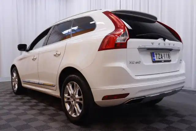 Valkoinen Maastoauto, Volvo XC60 – TZA-118