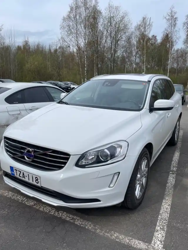 Valkoinen Maastoauto, Volvo XC60 – TZA-118