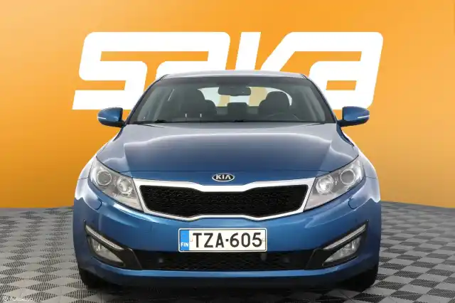 Sininen Sedan, Kia Optima – TZA-605