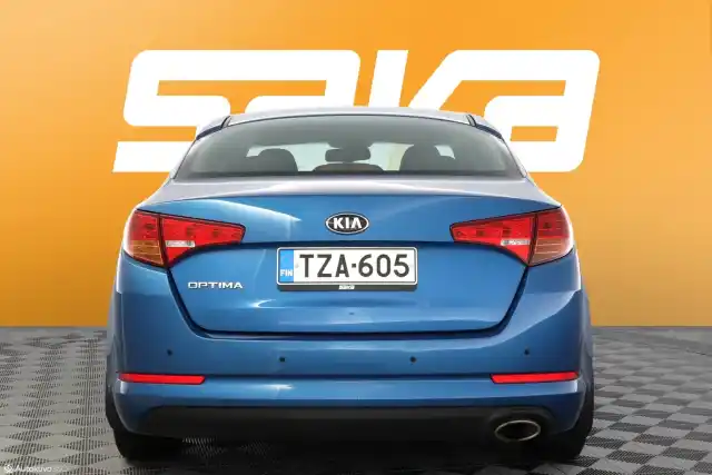 Sininen Sedan, Kia Optima – TZA-605