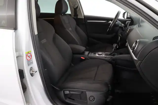 Valkoinen Viistoperä, Audi A3 – TZB-352