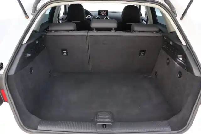 Valkoinen Viistoperä, Audi A3 – TZB-352