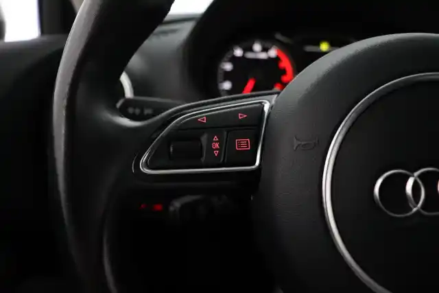 Valkoinen Viistoperä, Audi A3 – TZB-352