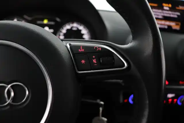 Valkoinen Viistoperä, Audi A3 – TZB-352