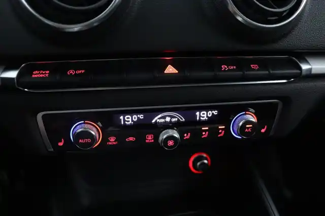 Valkoinen Viistoperä, Audi A3 – TZB-352