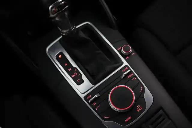 Valkoinen Viistoperä, Audi A3 – TZB-352