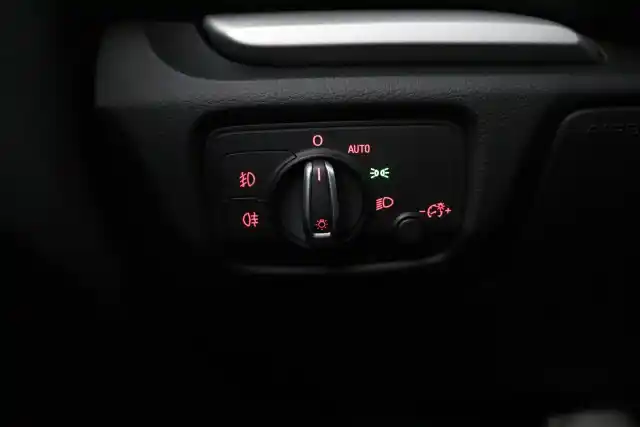Valkoinen Viistoperä, Audi A3 – TZB-352