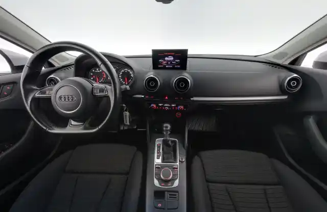 Valkoinen Viistoperä, Audi A3 – TZB-352