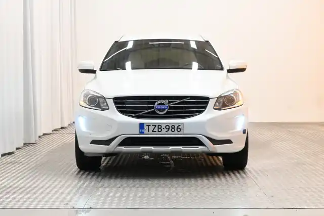 Valkoinen Maastoauto, Volvo XC60 – TZB-986