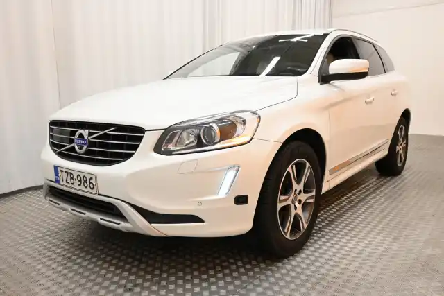 Valkoinen Maastoauto, Volvo XC60 – TZB-986