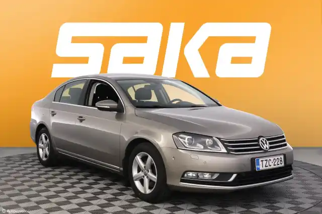 Ruskea Sedan, Volkswagen Passat – TZC-228