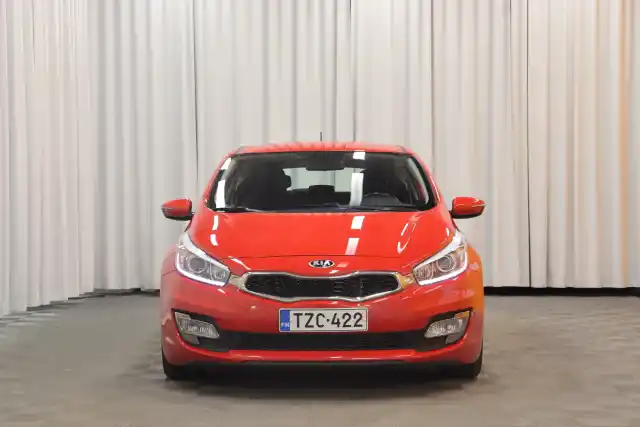 Punainen Viistoperä, Kia PROCEED – TZC-422