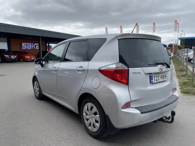 Hopea Tila-auto, Toyota Verso-S – TZC-989