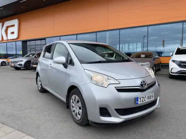 Hopea Tila-auto, Toyota Verso-S – TZC-989