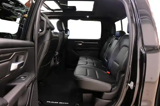 Musta Kuorma-auto, DODGE RAM – TZE-214
