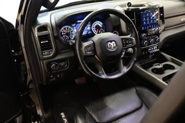 Musta Kuorma-auto, DODGE RAM – TZE-214