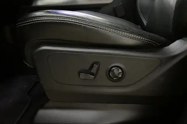 Musta Kuorma-auto, DODGE RAM – TZE-214