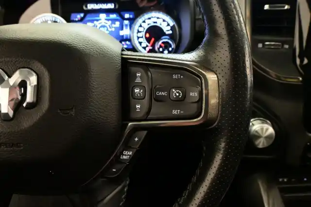 Musta Kuorma-auto, DODGE RAM – TZE-214